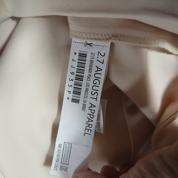 Elegant Tan Women's Shorts - Picture 8 of 8